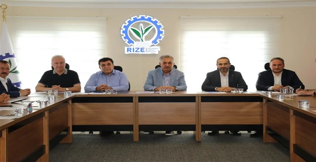 Ak Parti Genel Başkan Yardımcısı ve Rize Ak Parti  Milletvekili  Hayati Yazıcı İstişare Toplantısı Yapıldı.